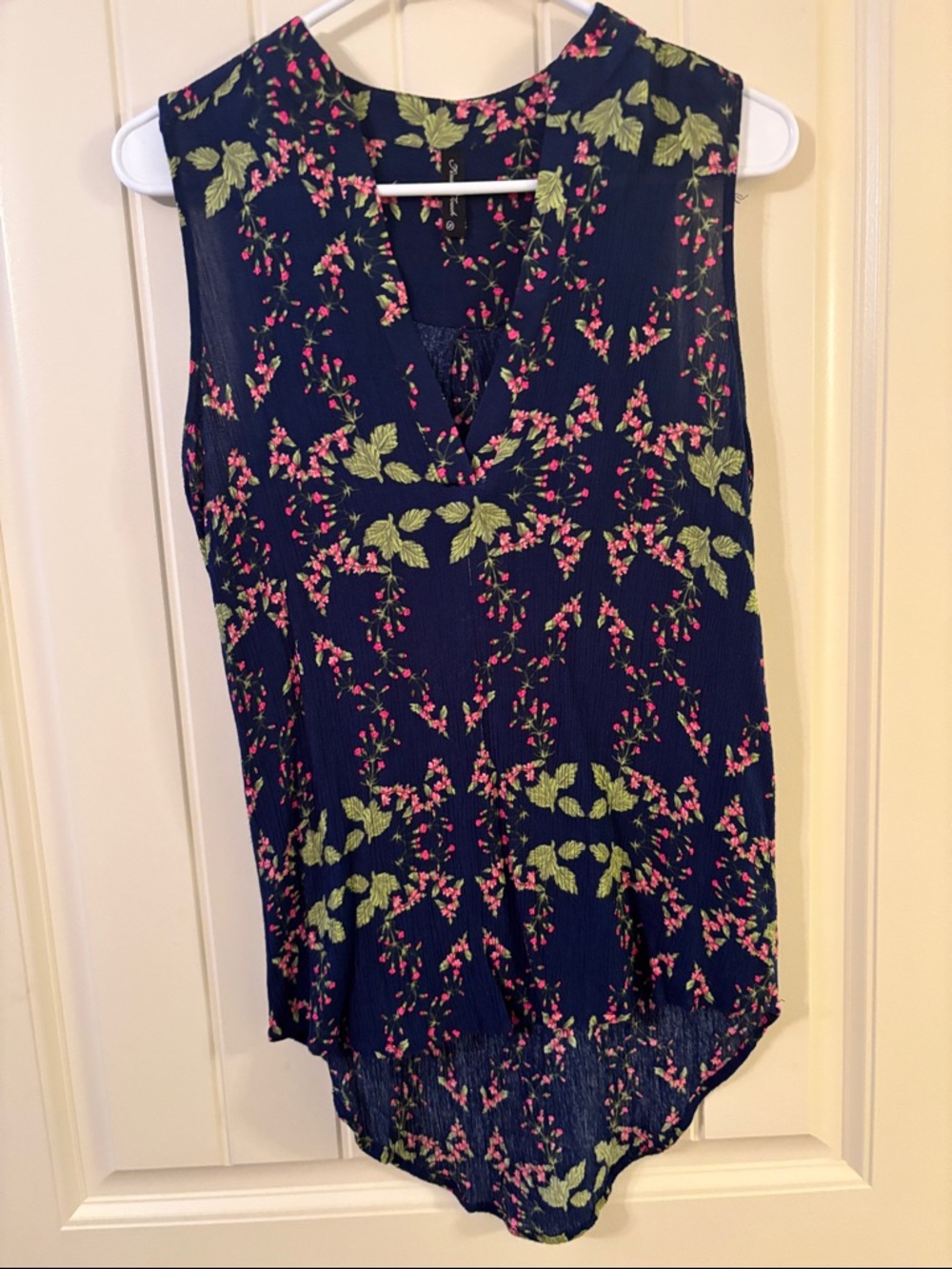 Final Touch Navy Sleeveless Floral V-Neck Camisole
